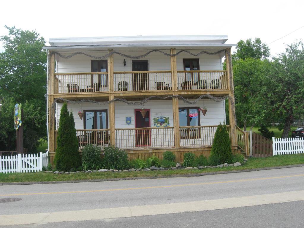 Gite Au Vieux Pommier Tadoussac Dış mekan fotoğraf