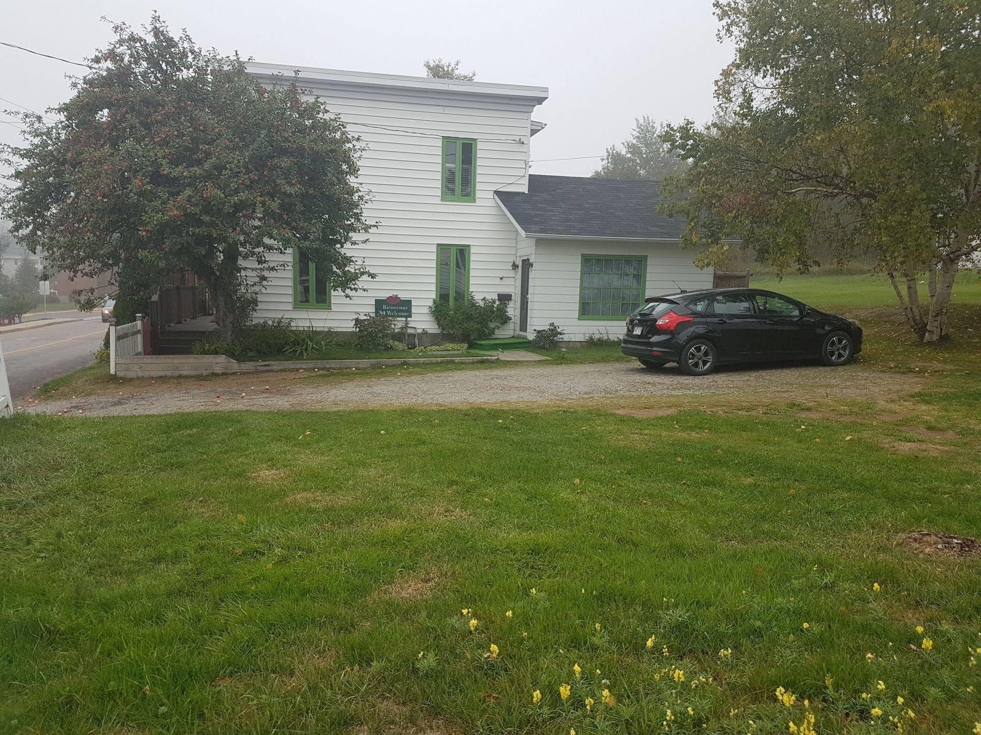 Gite Au Vieux Pommier Tadoussac Dış mekan fotoğraf
